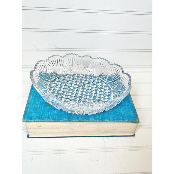 Mikasa Crystal Georgetown Oval Detailed 8" Plate - Picture 3 of 5